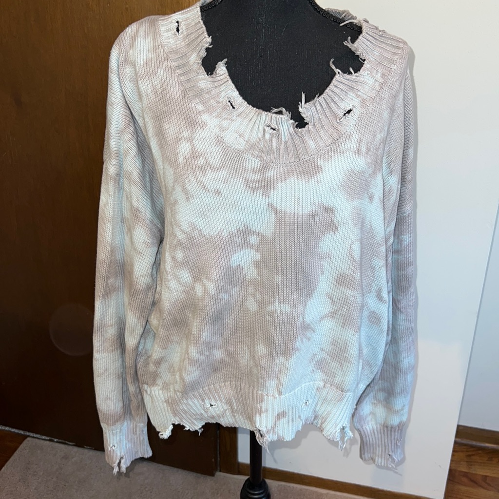 Lulus Distressed Sweater Size L